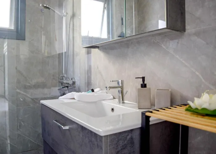 Apartment Coastal Getaway *